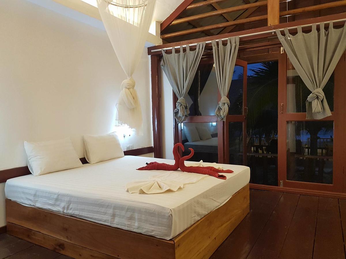 Malibu Hostel Koh Rong Island Exterior photo