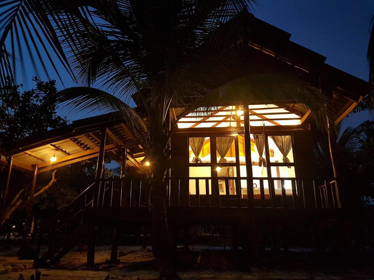 Malibu Hostel Koh Rong Island Exterior photo